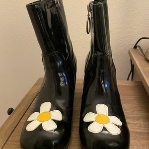 UNIF Daisy moxie boots (size 8)